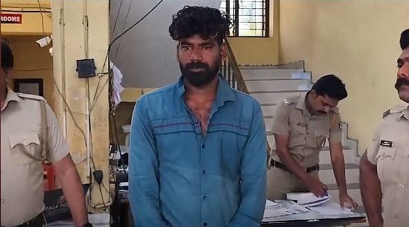 'കാത്തു നിന്നു മടുത്തു', പാര്‍ക്ക് ചെയ്ത കെഎസ്ആര്‍ടിസി ബസ്സുമായി യുവാവ് വീട്ടില്‍ പോയി - വിഡിയോ