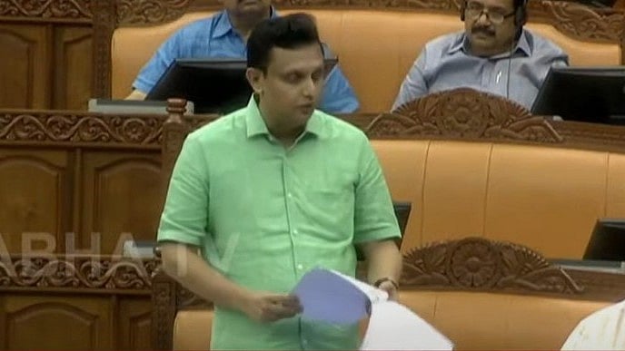സംസ്ഥാനത്തെ റോഡുകളില്‍ ഭൂരിപക്ഷവും ഗതാഗത യോഗ്യമെന്ന് മന്ത്രി റിയാസ്; എല്ലൊടിയാതെ യാത്ര ചെയ്യാനാകുമോയെന്ന് പ്രതിപക്ഷം
