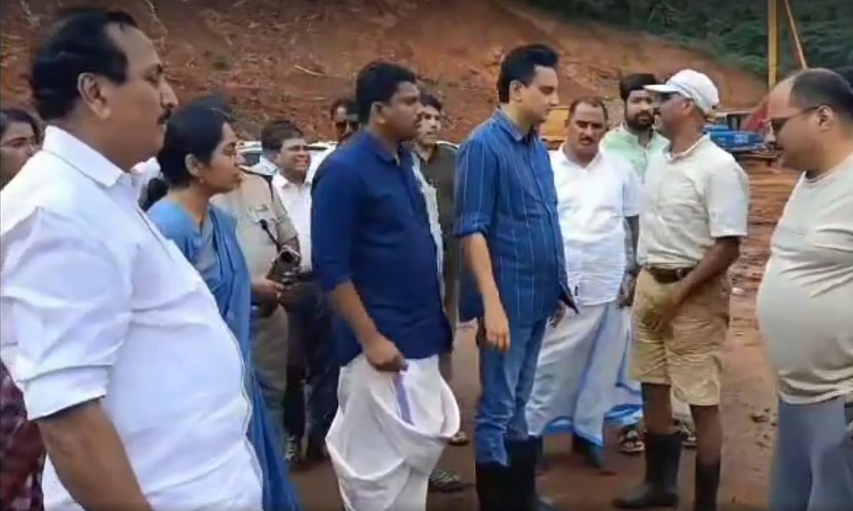തിരച്ചിലില്‍ മനുഷ്യ സാന്നിധ്യം കണ്ടെത്തിയില്ല; പുതിയ സിഗ്നല്‍ ലഭിച്ചു;  രക്ഷാപ്രവര്‍ത്തനത്തിന് വന്‍ ചങ്ങാടങ്ങള്‍