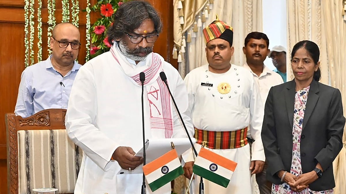 ഹേമന്ത് സോറന് വീണ്ടും ഝാര്ഖണ്ഡ് മുഖ്യമന്ത്രിയായി അധികാരമേറ്റു