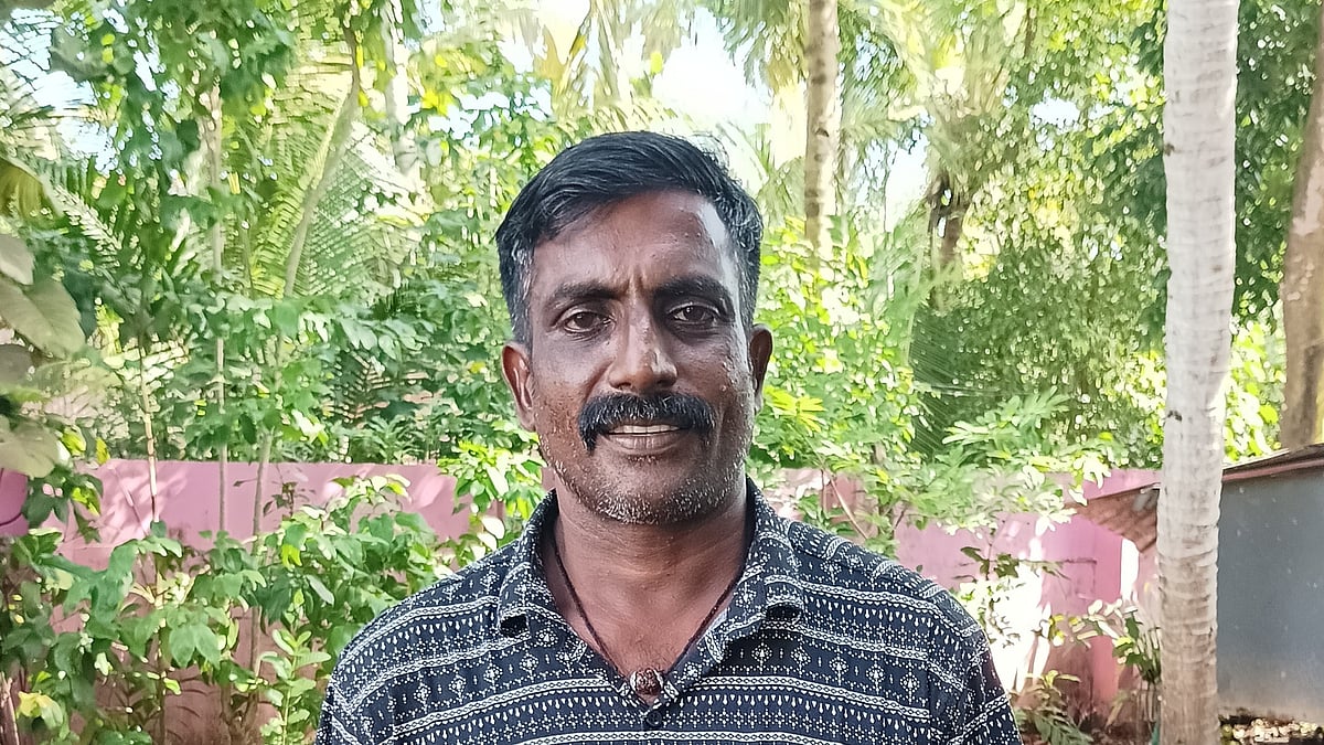 കട്ടികൊണ്ടുള്ള ഇടി, പിന്നെ കാല് കൂട്ടിക്കെട്ടി ബെഞ്ചില്‍ കിടത്തിത്തല്ലും. കാല്‍വെള്ള അടിച്ച് പൊട്ടിക്കും. കൈവിലങ്ങിട്ട് രാത്രി മുഴുവന്‍ നിര്‍ത്തും. ഉറക്കം തൂങ്ങിയാല്‍ ലാത്തിക്ക് കുത്തിയുണര്‍ത്തും
