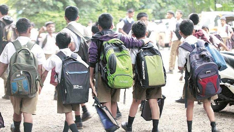 മലപ്പുറത്തും കോഴിക്കോടും ദുരിതാശ്വാസ ക്യാമ്പുകൾ പ്രവർത്തിക്കുന്ന വിദ്യാലയങ്ങൾക്ക് നാളെ അവധി