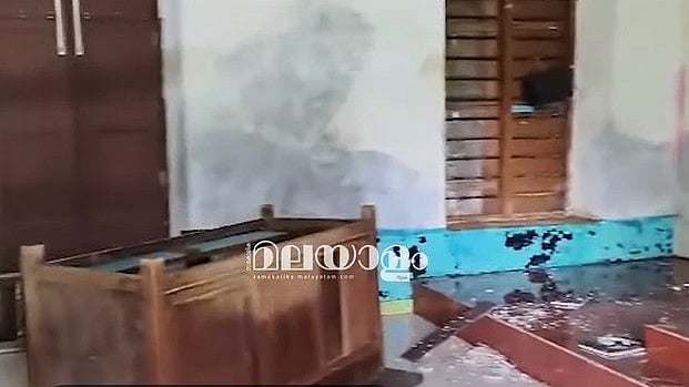 പെരിങ്ങല്‍ക്കുത്തില്‍ പള്ളി ആക്രമിച്ച് കാട്ടാനക്കൂട്ടം; വാതില്‍ തകര്‍ത്ത് അകത്ത് കയറി, ഉപകരണങ്ങളടക്കം നശിപ്പിച്ചു, വിഡിയോ