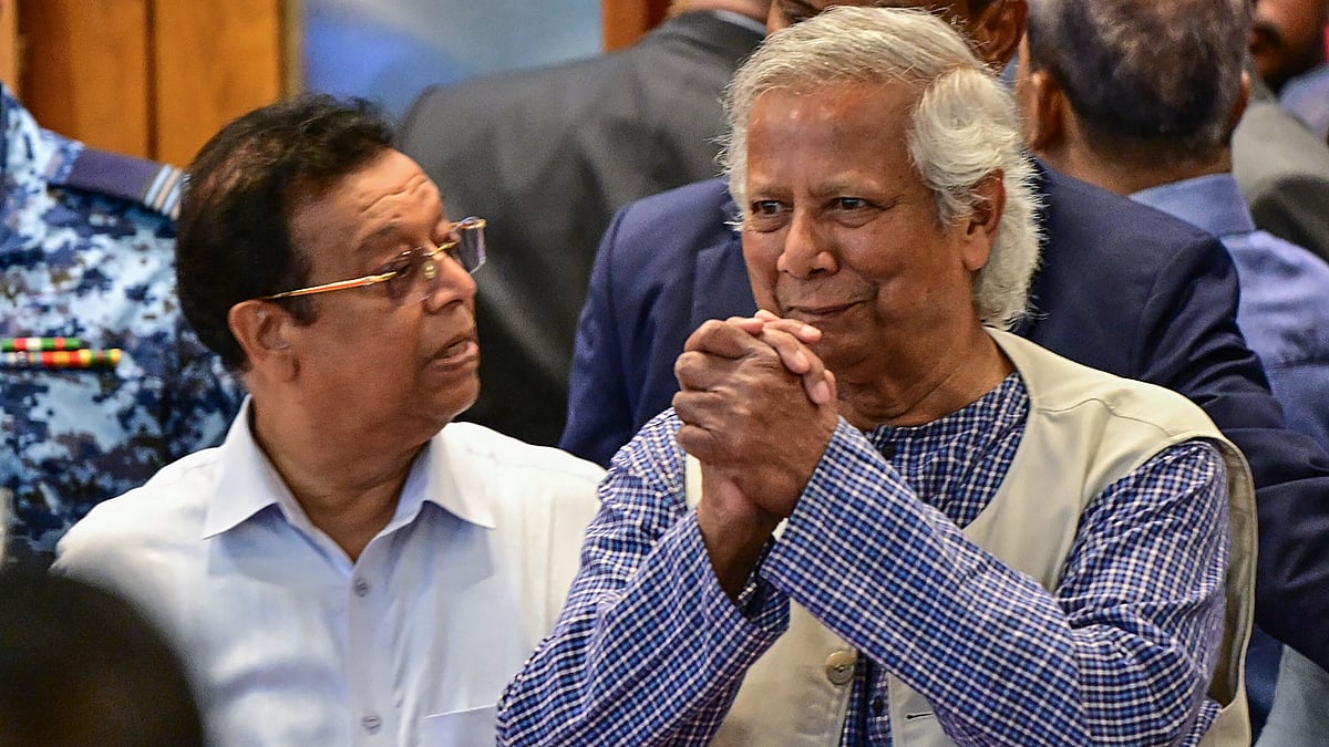 'ബംഗ്ലാദേശിന്റെ രണ്ടാം സ്വാതന്ത്ര്യപ്പിറവി'; ഇടക്കാല സര്‍ക്കാര്‍ രൂപീകരിക്കാനായി മുഹമ്മദ് യൂനുസ് ധാക്കയിലെത്തി; വന്‍ സ്വീകരണം