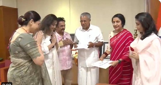 വയനാടിന് സഹായവുമായി നടിമാരായ സുഹാസിനിയും മീനയും ഖുശ്ബും; ഒരു കോടി രൂപ കൈമാറി