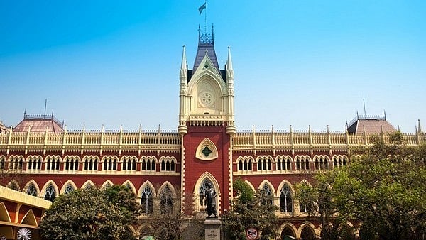 പ്രിന്‍സിപ്പലിനെ എങ്ങനെ വീണ്ടും നിയമിച്ചു?; അവധിയില്‍ പോയില്ലെങ്കില്‍ ഇന്നുതന്നെ പുറത്താക്കണം; ബംഗാള്‍ സര്‍ക്കാരിന് രൂക്ഷ വിമര്‍ശനം