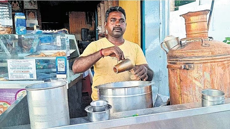 വയനാടിനെ സഹായിക്കാന്‍ 'മൊയ് വിരുന്തു' പാര്‍ട്ടി സംഘടിപ്പിച്ച് ചായക്കടക്കാരന്‍; 12 മണിക്കൂര്‍ കൊണ്ട് സമാഹരിച്ചത് 44,700 രൂപ