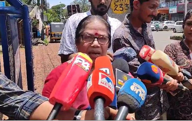 'ഇപ്പോള്‍ സിനിമയിലുള്ളത് ഒരേ ഒരു നായകന്‍'; പെണ്‍മക്കളില്ലാത്ത 'അമ്മ'യെ വലിച്ചെറിയണമെന്ന് പികെ ശ്രീമതി