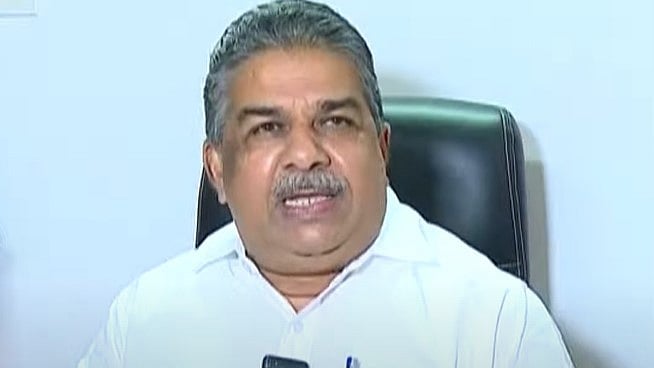 'ഒരാൾ ആകാശത്ത് നിന്നു ഒരു കാര്യം പറഞ്ഞാൽ കേസെടുക്കാൻ സാധിക്കുമോ'- രഞ്ജിത്തിനെ സംരക്ഷിച്ച് മന്ത്രി 