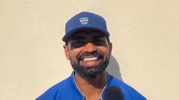 മന്ത്രിമാര്‍ക്കിടയില്‍ തര്‍ക്കം, ശ്രീജേഷിന്റെ സ്വീകരണ ചടങ്ങ് മാറ്റിയത് അറിയിച്ചത് യാത്രാ മധ്യേ;  ഇടപെട്ട് മുഖ്യമന്ത്രി
