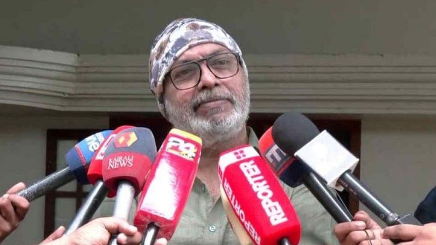 'ഉത്തരം മുട്ടിയുള്ള രാജി, വോട്ട് ചെയ്തവരോട് കാണിച്ച ചതി, ഞാന്‍ മോഹന്‍ലാലിന്റെ മൗനത്തിന്റെ ഇര'
