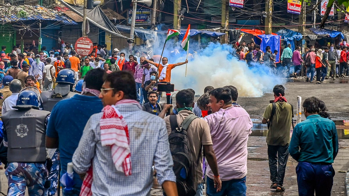 ഡോക്ടറുടെ കൊലപാതകം: വിദ്യാര്‍ത്ഥി മാര്‍ച്ച് തെരുവുയുദ്ധമായി; പശ്ചിമ ബംഗാളില്‍ ബിജെപി ബന്ദ് 