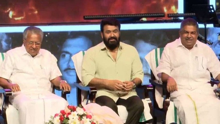 'ജനങ്ങളുടെ ആരാധന ധാര്‍മിക മൂല്യമായി തിരിച്ചു നല്‍കാന്‍ താരങ്ങള്‍ക്ക് കടമയുണ്ട്'; സിനിമാരംഗത്തെ ശുദ്ധീകരിക്കാന്‍ സര്‍ക്കാര്‍ പ്രതിജ്ഞാബദ്ധമെന്ന് മുഖ്യമന്ത്രി 