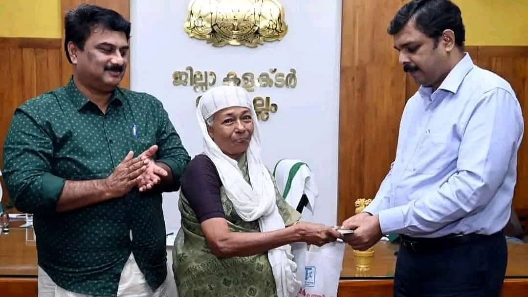 'അന്ന്‌ ആടുകളെ വിറ്റ പണം; ഇന്ന്‌ ചായക്കടയിലെ വരുമാനം'; വയനാടിന്റെ കണ്ണീരൊപ്പാൻ സഹായഹസ്തവുമായി സുബൈദ ഉമ്മ 