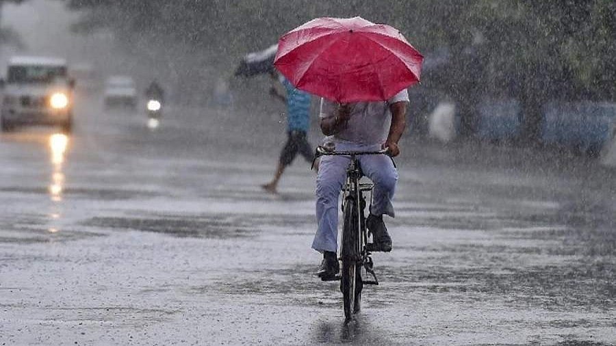 ന്യൂനമര്‍ദ്ദം ഇന്ന് തീവ്രമാകും; സംസ്ഥാനത്ത് രണ്ടുദിവസം പരക്കെ മഴ; ആറു ജില്ലകളില്‍ യെല്ലോ അലര്‍ട്ട് 
