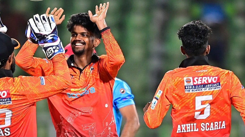 ആദ്യ ഹാട്രിക്ക് അഖില്‍ ദേവിന്; ആലപ്പി റിപ്പ്ള്‍സിനെ 90ല്‍ പുറത്താക്കി കാലിക്കറ്റ് ഗ്ലോബ്‌സ്റ്റാര്‍സ്