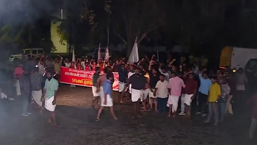 15 ബാലറ്റുകള്‍ കാണാനില്ല, കേരള സര്‍വകലാശാല സെനറ്റ് തെരഞ്ഞെടുപ്പിനിടെ എസ്എഫ്‌ഐ-കെഎസ്‌യു സംഘര്‍ഷം