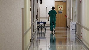 കൂട്ടബലാത്സംഗ ശ്രമം പ്രതിരോധിച്ച് നഴ്സ്, ഡോക്ടറുടെ ജനനേന്ദ്രിയം മുറിച്ചു