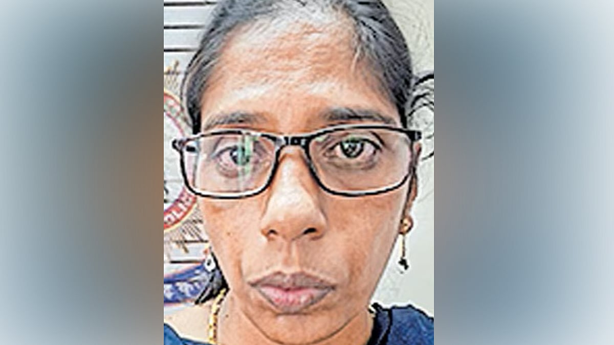 വ്യാജ ടിടിഇ ചമഞ്ഞ് രാജ്യ റാണി എക്സ്പ്രസിൽ ടിക്കറ്റ് പരിശോധന; യുവതി പിടിയിൽ