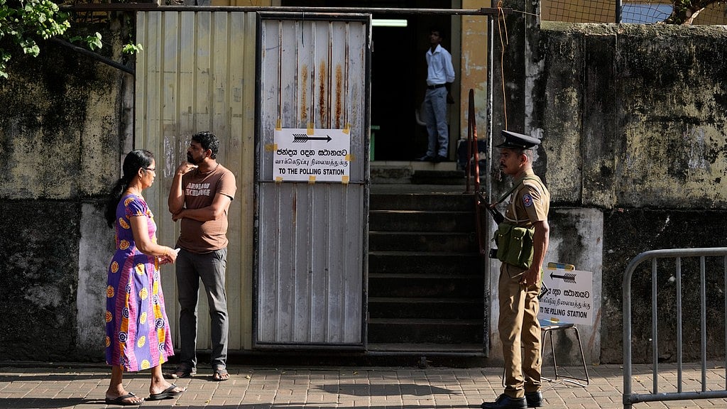 ശ്രീലങ്ക പോളിങ് ബൂത്തില്‍;  പ്രസിഡന്റ് തെരഞ്ഞെടുപ്പില്‍ ഫലപ്രഖ്യാപനം നാളെ 