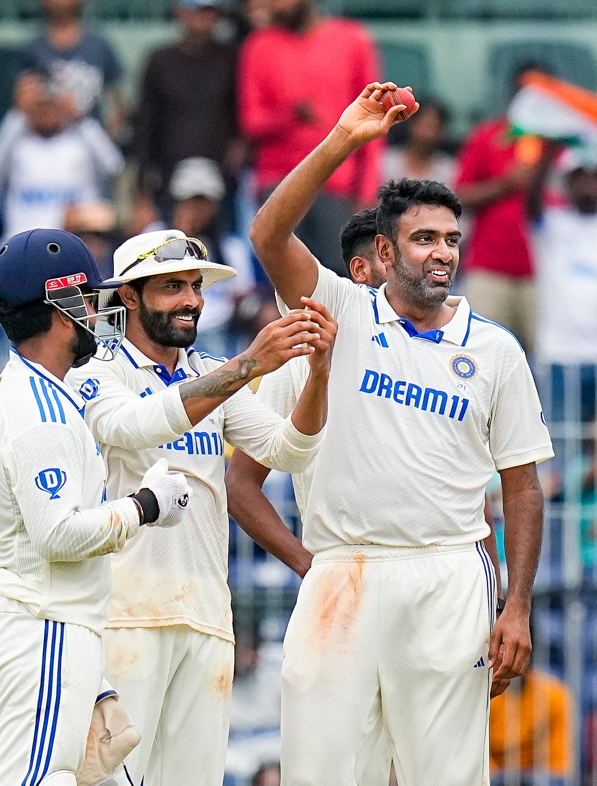 'ബൗളിങ് ഇന്ദ്രജാലം'; അശ്വിന് ചരിത്ര നേട്ടം