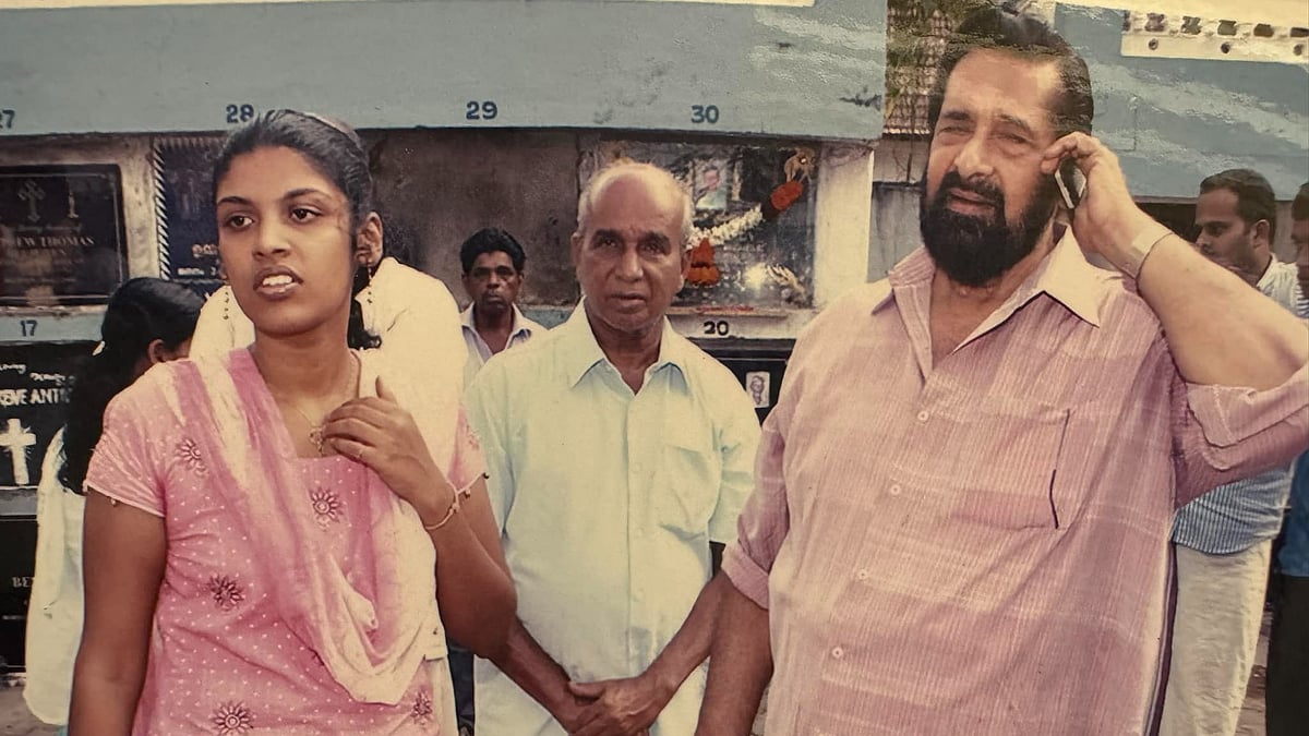 'എനിക്ക് ആദ്യമായി സ്മാർട്ട് ഫോൺ വാങ്ങിത്തന്നു, പപ്പയുടെ സ്ഥാനത്ത് ഇനി ഞാനുണ്ടാകുമെന്ന് പറഞ്ഞു'