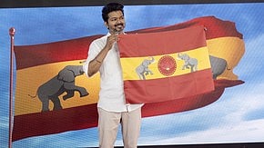 'വെള്ളമടിച്ച് ഒരാളും വരേണ്ട, റോഡ് മര്യാദകള്‍ പാലിക്കണം, വനിതകള്‍ക്ക് സുരക്ഷ ഒരുക്കണം'; പാര്‍ട്ടിപ്രവര്‍ത്തകര്‍ക്ക് വിജയ്‌യുടെ നിര്‍ദേശം 