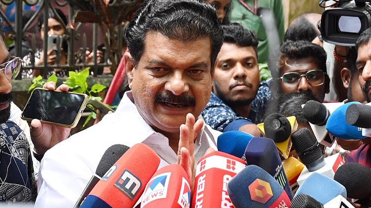 നിലമ്പൂരില്‍ സ്ഥാനാര്‍ഥിയാര്? ഒന്നും മിണ്ടാനില്ലെന്ന് അന്‍വര്‍; മാധ്യമങ്ങളോടു സംസാരിക്കുന്നതു നിര്‍ത്തിയെന്ന് പ്രഖ്യാപനം