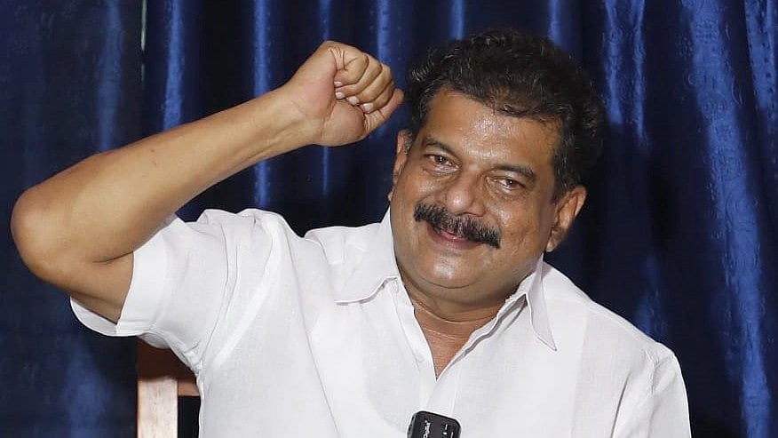 നിലമ്പൂരിൽ അൻവർ മത്സരിക്കുമെന്ന് തൃണമൂൽ, വിലപേശൽ തുടരുന്നു; ആര്യാടന്റെ ഖബറിടത്തിൽ പ്രാർത്ഥിച്ച് ഷൗക്കത്തിന്റെ പ്രചാരണത്തിന് തുടക്കം