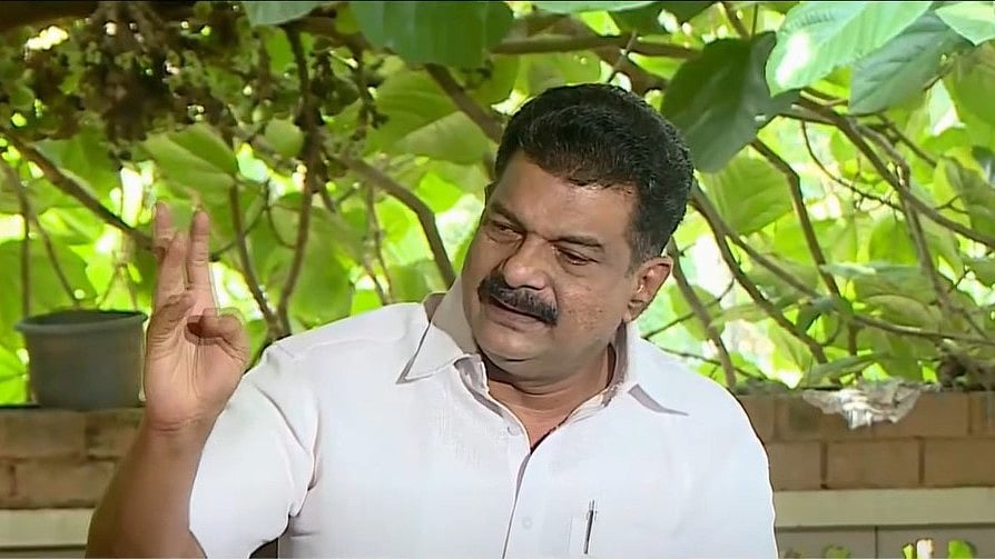 പൊതു സുരക്ഷയെ ബാധിക്കുന്ന തരത്തില്‍ ഫോണ്‍ ചോര്‍ത്തി; പി വി അന്‍വറിനെതിരെ കേസെടുത്തു
