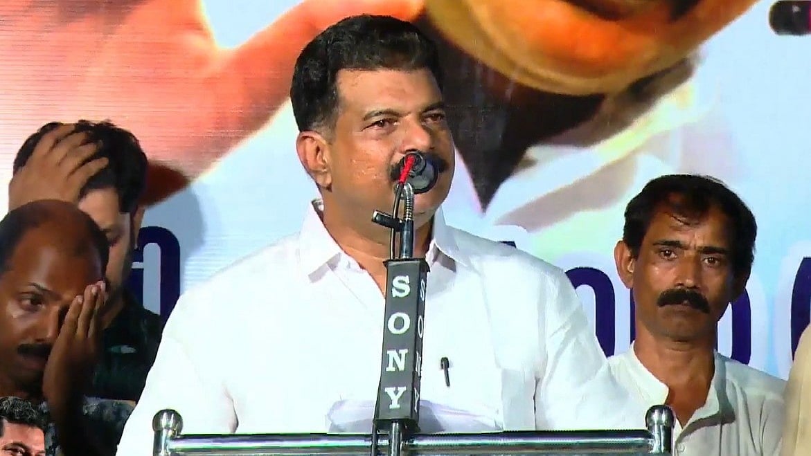 'കേരള രാഷ്ട്രീയത്തില് ഞാന് വിശ്വസിച്ച മനുഷ്യനുണ്ടായിരുന്നു, എന്റെ ഹൃദയത്തില് അദ്ദേഹം വാപ്പ തന്നെ'