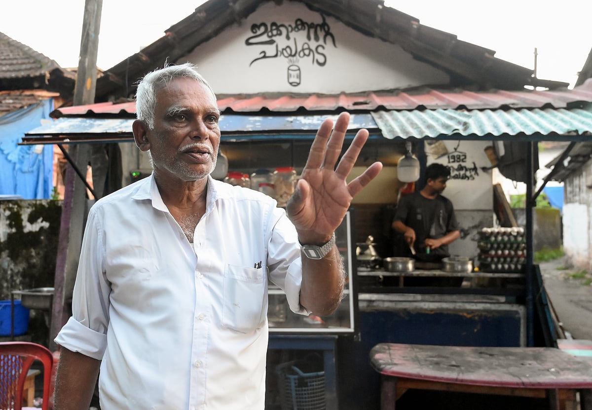  രണ്ടുരൂപയ്ക്ക് ചായ കൊടുക്കുന്ന 'ഇക്കാക്കന്റെ ചായക്കട' 