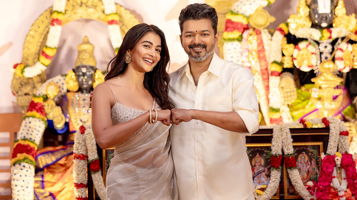 മുണ്ടും ഷർട്ടും ധരിച്ച് പൂജയ്ക്കെത്തി വിജയ്; 'ദളപതി 69' ന് തുടക്കം, വൈറലായി ചിത്രങ്ങൾ