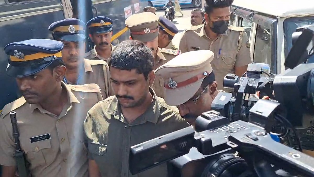 തൃശൂരിലെ എടിഎം കവര്‍ച്ച: ഗ്യാസ് കട്ടറും ട്രേകളും അടക്കം നിര്‍ണായക തൊണ്ടി മുതലുകള്‍ പുഴയില്‍ നിന്നും കണ്ടെത്തി
