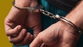 ബസ്സില്‍ കയറുന്ന സ്ത്രീകളെ ഫെയ്സ്ബുക്കില്‍ തിരഞ്ഞ് കണ്ടെത്തും, നഗ്നചിത്രങ്ങള്‍ അയക്കും; കണ്ടക്ടർ അറസ്റ്റിൽ