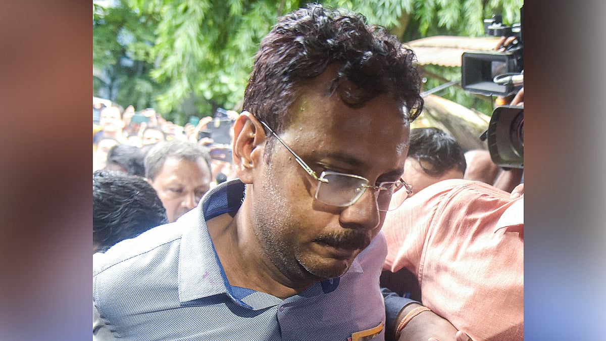 വിദ്യാര്‍ത്ഥികള്‍ക്ക് ചോദ്യപേപ്പര്‍ ചോര്‍ത്തി സന്ദീപ് ഘോഷ്-ആശിഷ് പാണ്ഡെ കൂട്ടുകെട്ട് പണം സമ്പാദിച്ചു; നിര്‍ണായക തെളിവുകള്‍ ലഭിച്ചെന്ന് സിബിഐ