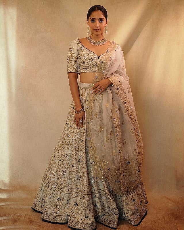 നവരാത്രി സ്പെഷ്യൽ; ലെഹങ്കയിൽ അഴകായി റെബ