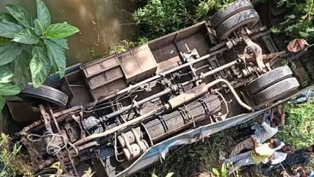 കോഴിക്കോട് കെഎസ്ആര്ടിസി ബസ് പുഴയിലേക്ക് മറിഞ്ഞു; രണ്ട് മരണം; നിരവധി പേര്ക്ക് പരിക്ക്