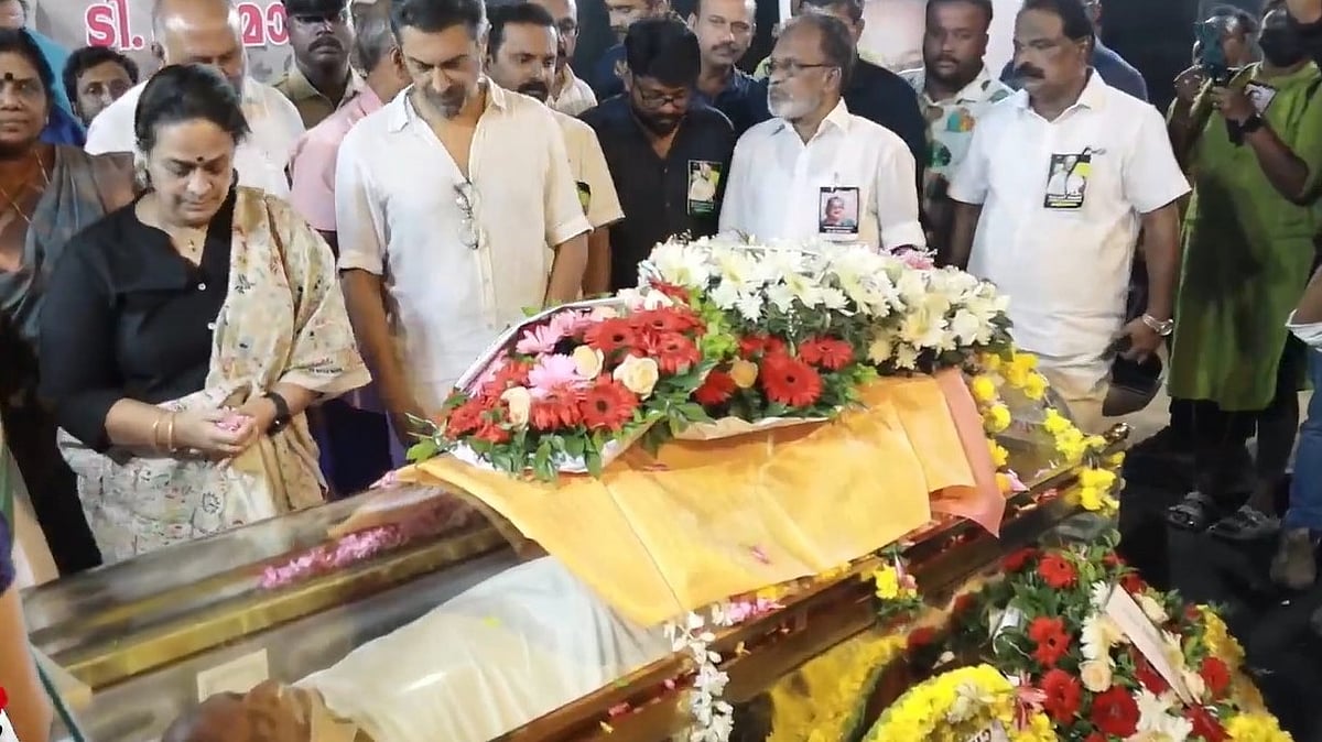 അവസാനം മക്കൾ എത്തി, ടി പി മാധവന് വിട