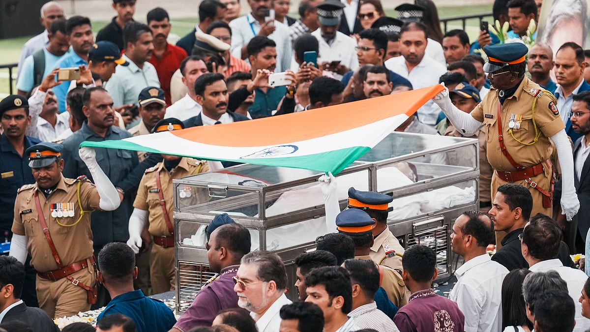 രത്തന്‍ ടാറ്റയ്ക്ക് വിടചൊല്ലി രാജ്യം; പൂര്‍ണ ഔദ്യോഗിക ബഹുമതികളോടെ സംസ്‌കാരം 