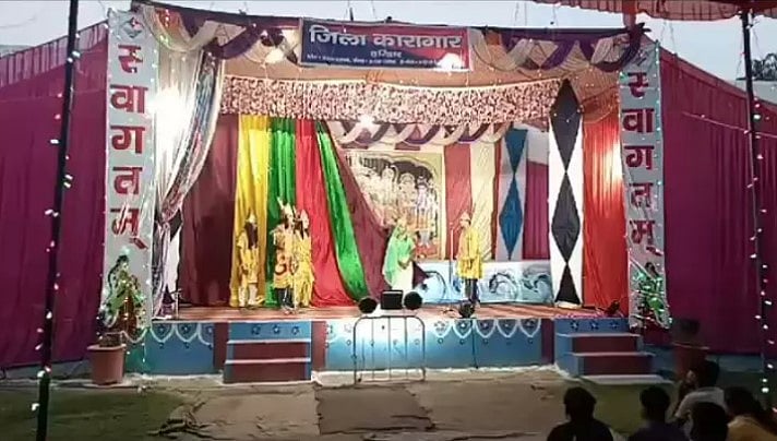 ജയിലില് രാംലീല നാടകം, സീതയെ അന്വേഷിച്ചിറങ്ങി വാനര സേന; പൊലീസിനെ വെട്ടിച്ച് രണ്ട് തടവുകാര് ജയില് ചാടി