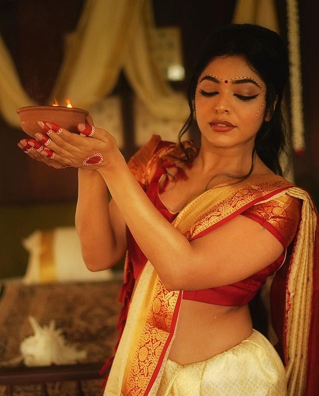 നവരാത്രി ആഘോഷങ്ങളിൽ തിളങ്ങി നായികമാർ