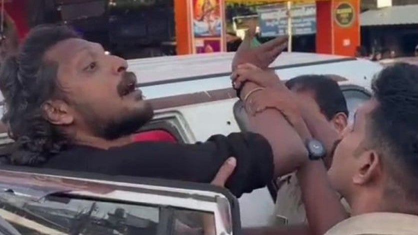 എംപിയുടെ വാഹനം മുന്നിലെ കാറില്‍ തട്ടി; ബഹളംവെച്ച ആളുടെ കാറില്‍ നിന്ന് കഞ്ചാവ് കണ്ടെത്തി, അറസ്റ്റ്