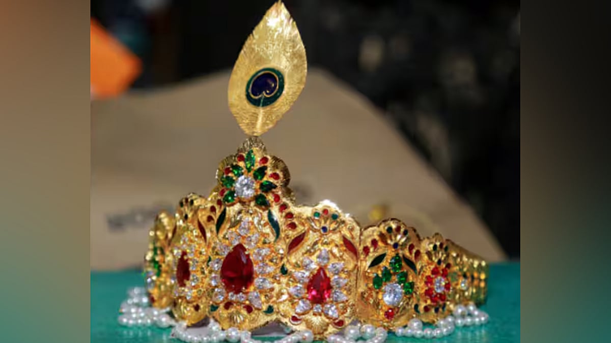 ഗുരുവായൂരപ്പന് ചാര്‍ത്താന്‍ 25 പവന്‍റെ പൊന്നിന്‍ കിരീടം; വഴിപാട് സമർപ്പിച്ച് പ്രവാസി