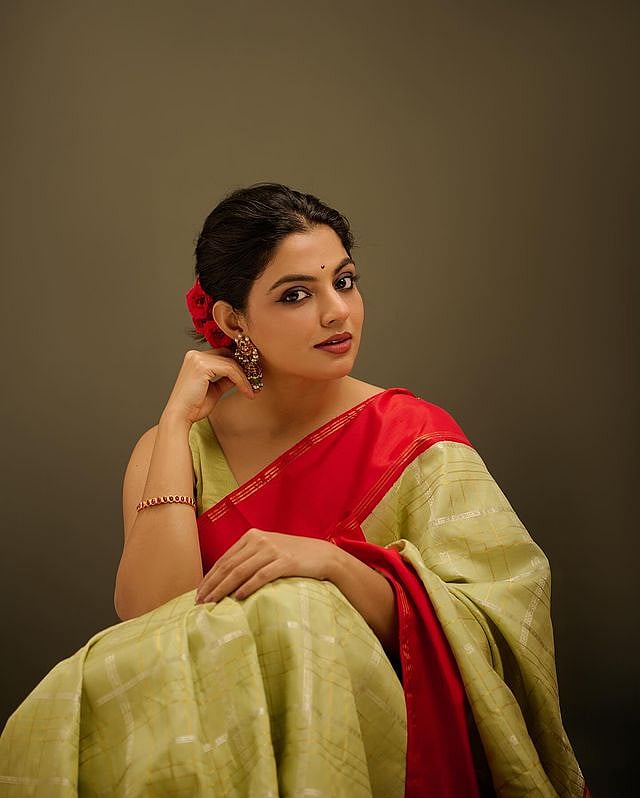 'അഴകിയ ലൈല തന്നെ'; നിഖിലയുടെ ചിത്രങ്ങൾ