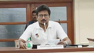 'ഔദ്യോഗിക പരിപാടിയില്‍ ജീന്‍സും ടീഷര്‍ട്ടും ധരിച്ചെത്തുന്നു'; ഉദയനിധി സ്റ്റാലിനെതിരെ മദ്രാസ് ഹൈക്കോടതിയില്‍ ഹര്‍ജി