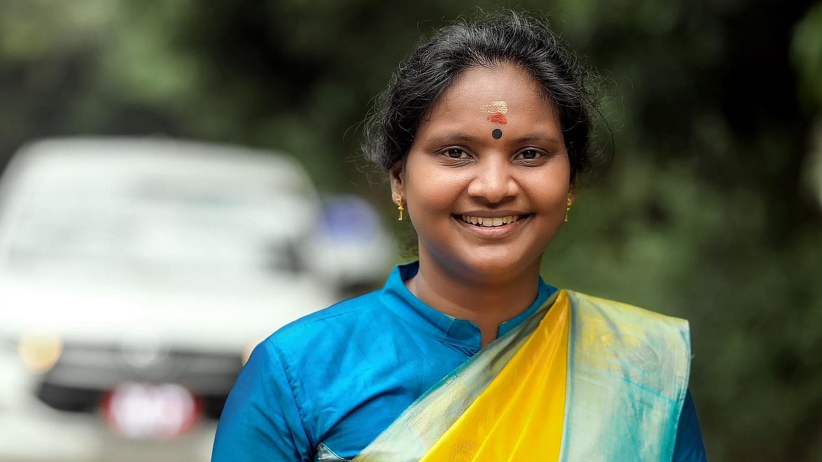 'പാട്ടും പാടി നടന്ന് തോറ്റയാള്‍'; രമ്യ ഹരിദാസിനെതിരെ പ്രതിഷേധവുമായി കോണ്‍ഗ്രസ് നേതാക്കള്‍