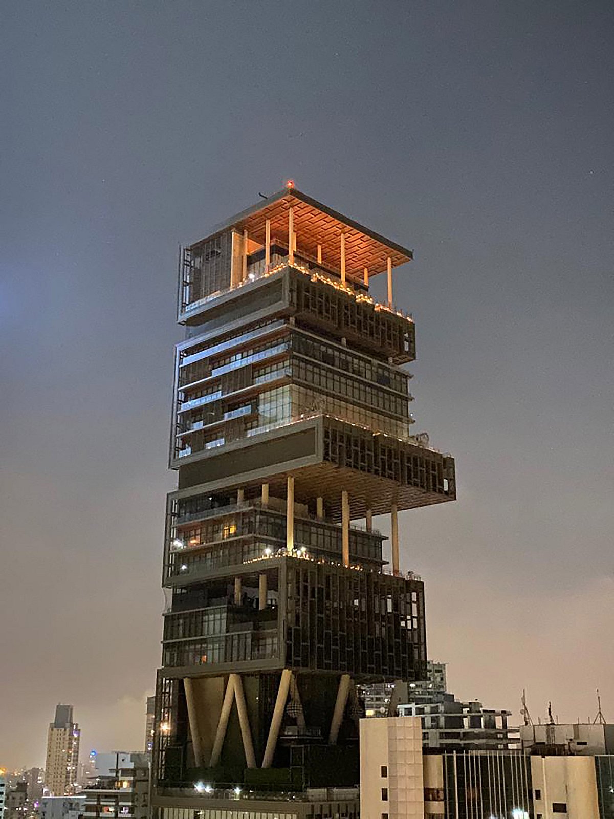 Ambani house: അംബാനിയുടെ വീടിന്റെ വൈദ്യുതി ബില്‍ എത്രയായിരിക്കും?