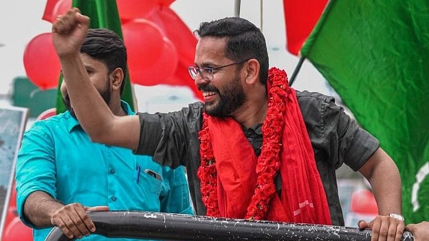 'സഖാവേ എന്ന വിളി കേള്‍ക്കാന്‍ ആത്മാര്‍ഥമായി ആഗ്രഹിക്കുന്നു; ചെങ്കൊടിയോട്, മരണം വരെയും നന്ദിയുള്ളവനായിരിക്കും'
