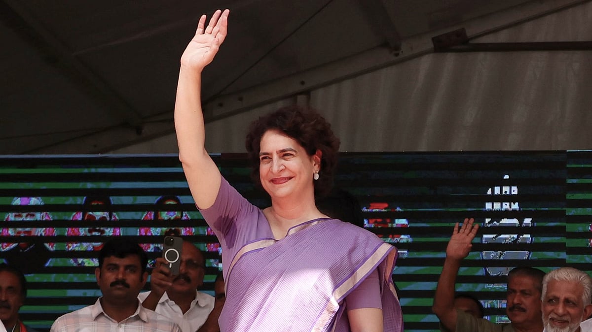വയനാട്ടില്‍ കന്നിയങ്കത്തിന് പ്രിയങ്ക, ആവേശോജ്വലമായ റോഡ് ഷോ